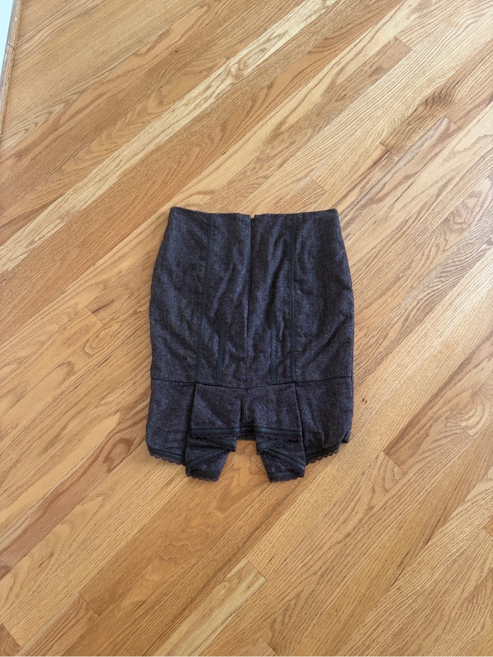 Y2k vintage Bebe pencil skirt work skirt with back pleats size 4